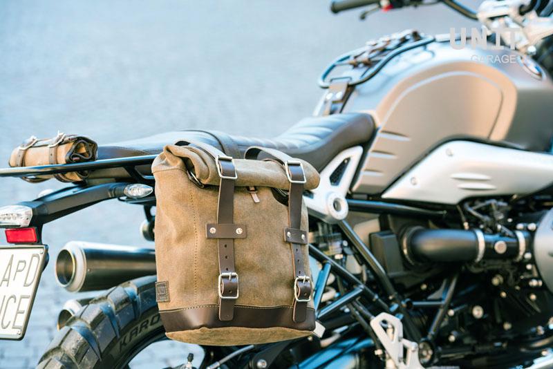 スプリットレザー+NineTシリーズフレームの22L-30Lスクラムサドルバッグ