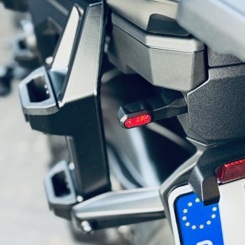 BMW インジケーター ADV Pro リア 3in1 (ペア)