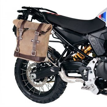 レザークラストバッグ 10L-14L + BMW F900GS フレーム右
