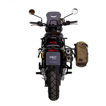 レザークラストバッグ 10L-14L + トライアンフ ストリートスクランブラー900（2026年以降）右フレーム