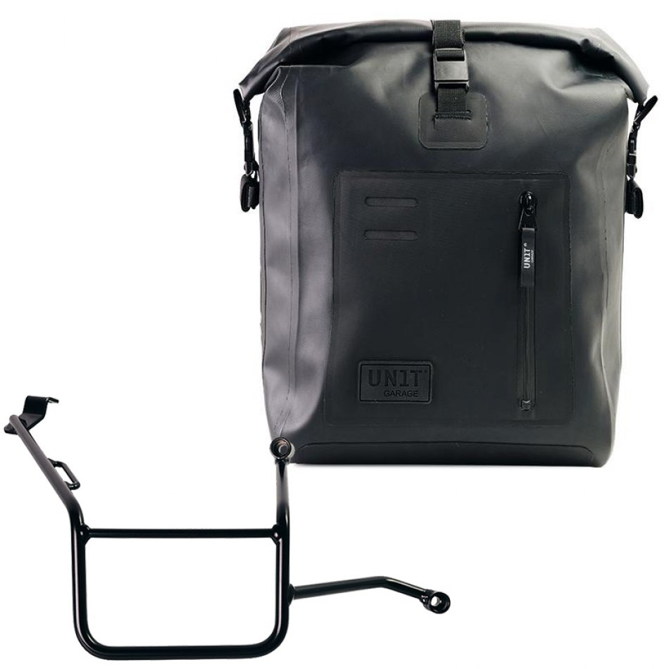 TPUのハリサイドバッグ + BMW F900GS フレーム右