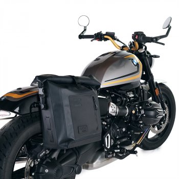 TPUのハリサイドバッグ + BMW R12 シャーシ右