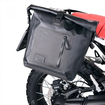 TPUのハリサイドバッグ + BMW R12 G/S フレーム右