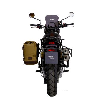 キャンバス22L-30Lのスクラムパニエ + トライアンフ ストリートスクランブラー900（2026年以降）左フレーム