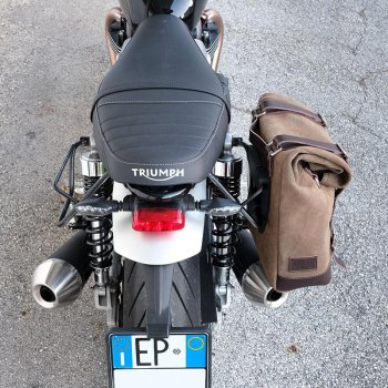 レザースプリットサイドバッグ+ Triumph Speed Twin DXフレーム