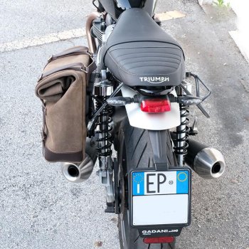 レザー分割サイドバッグ+ Triumph Speed Twin SXフレーム