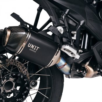 アクラポビッチ チタン エキゾースト ヘッダー BMW R1300GS および ADV