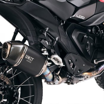 アクラポビッチ チタン エキゾースト ヘッダー BMW R1300GS および ADV