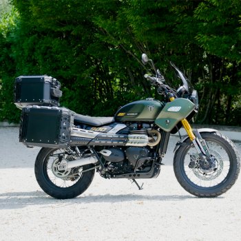 アトラス アルミバッグ ペア 39L+32L + アトラス製アルミ製パニアフレーム　トライアンフ ストリートスクランブラー900（2026年以降モデル対応）