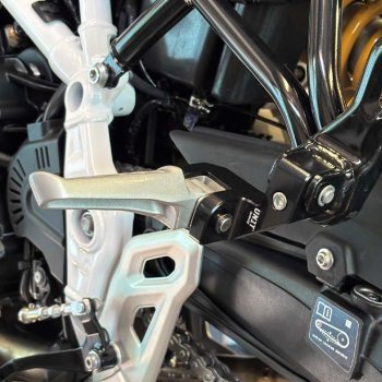 BMW F450GS パッセンジャー用ローダウン フットレスト コンフォート キット