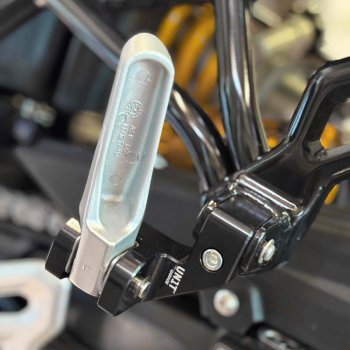 BMW F450GS パッセンジャー用ローダウン フットレスト コンフォート キット